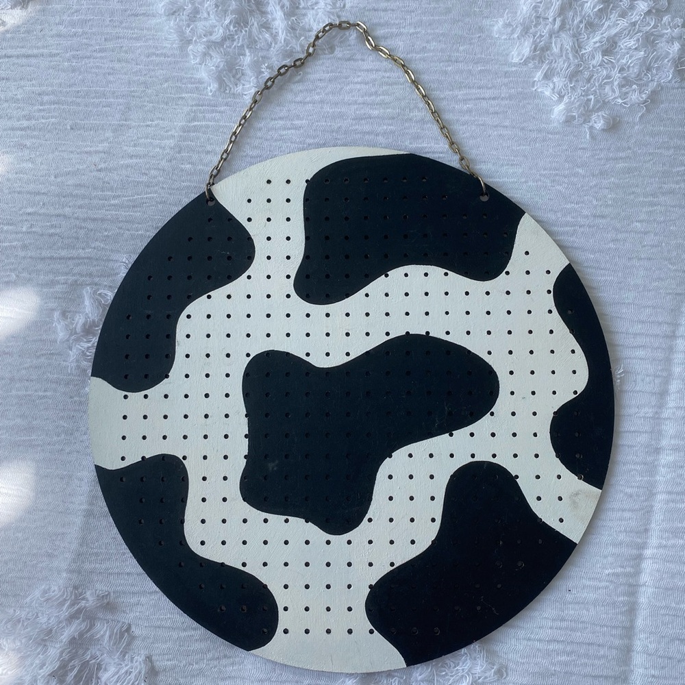 ❌SOLD❌ ADORABLE COW PRINT EARRING HANGER